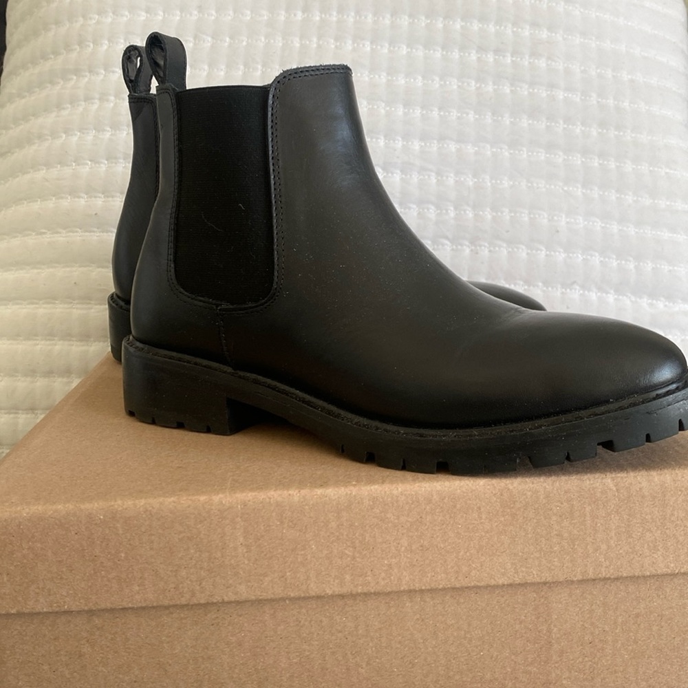 Black Steve Madden Leopold Chelsea boot. Size 8.5. Never worn, new in box.
